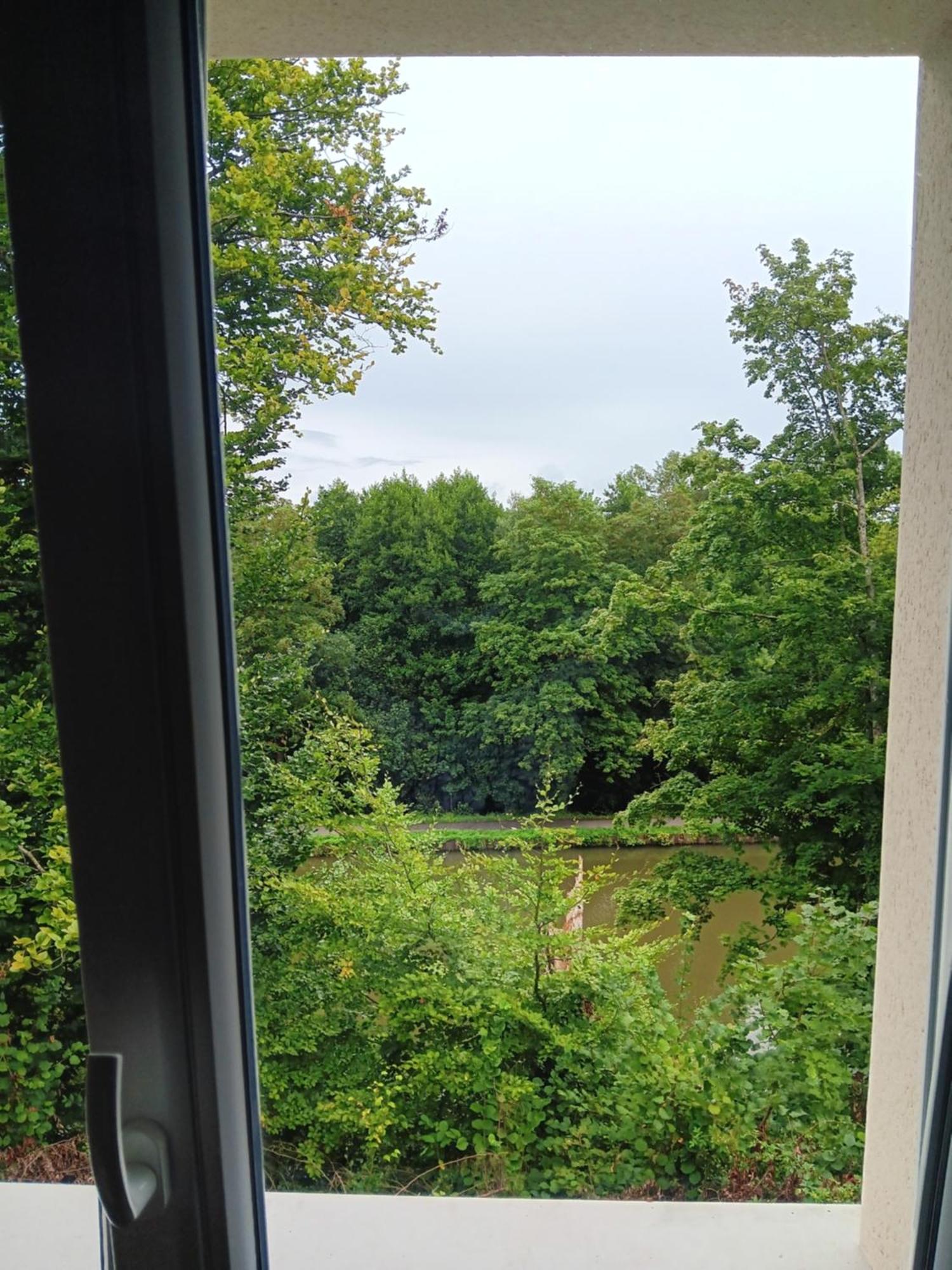 Chambre Privee Dans Une Maison Familiale Charmes  Zewnętrze zdjęcie